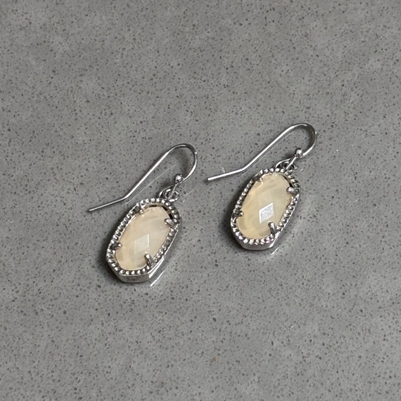 Kendra Scott Lee Drop Earrings with Ivory Mother-of-pearl stone with silver NWOT - Picture 4 of 4